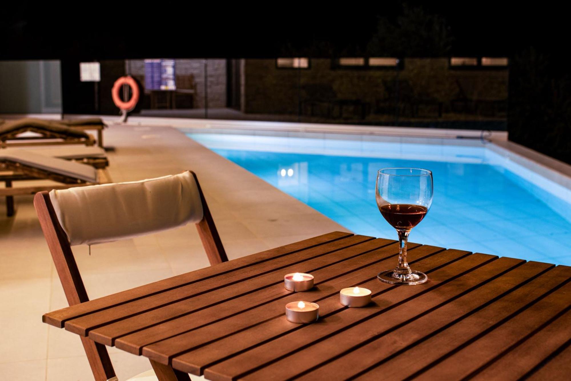 Apartamento Cream Cozy Getaway - 3 Pearls Pool Retreat *