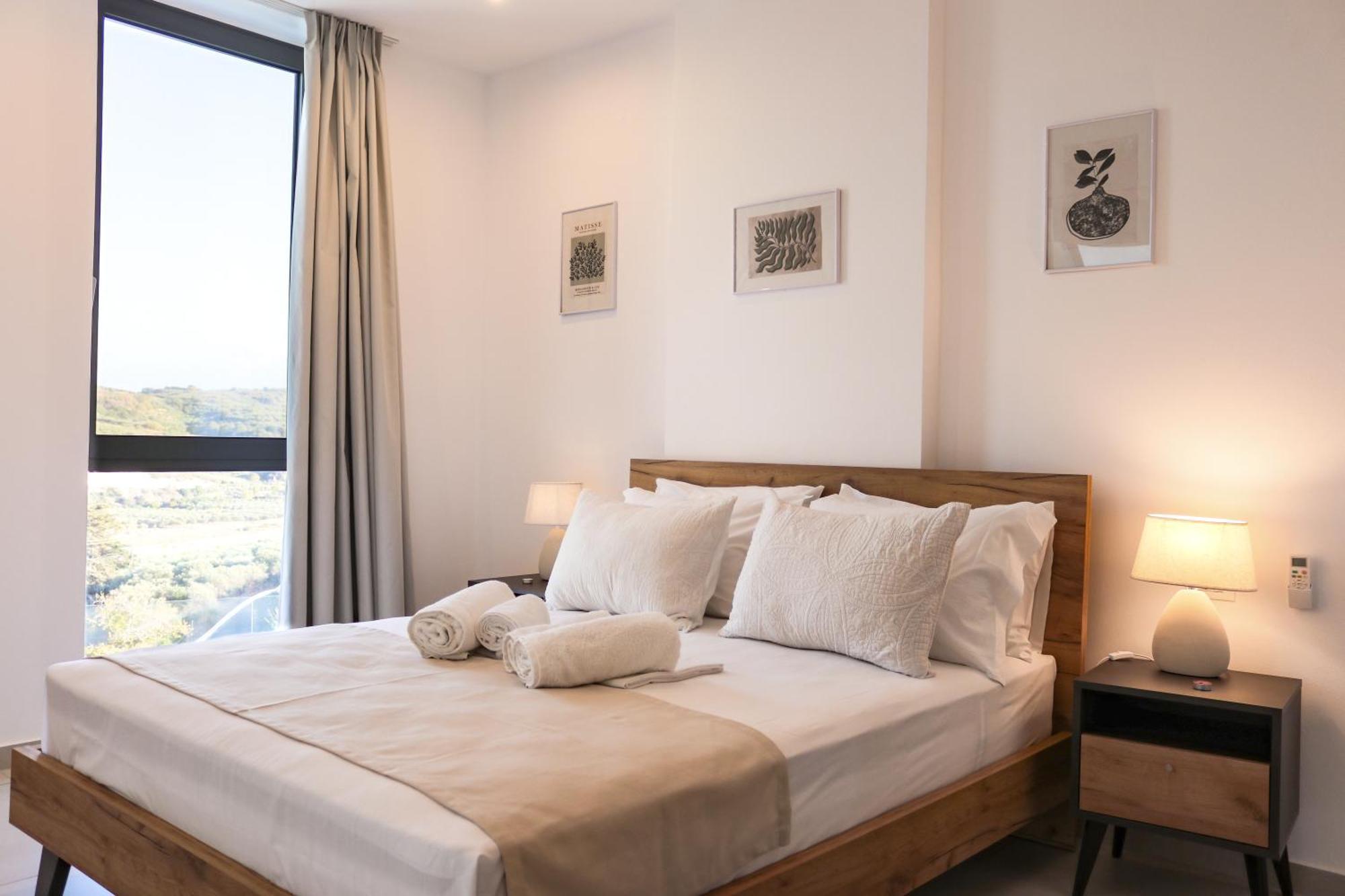 Cream Cozy Getaway - 3 Pearls Pool Retreat Apartment *