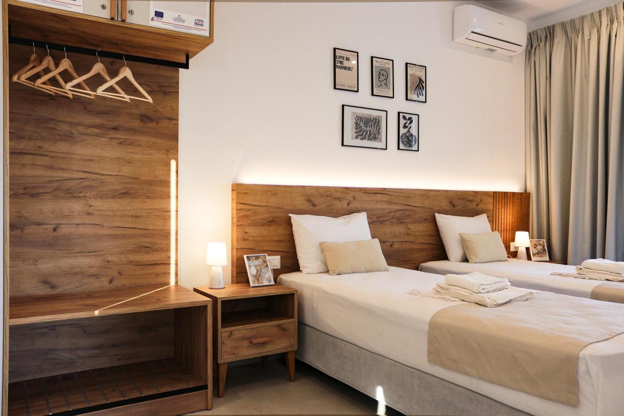 Cream Cozy Getaway - 3 Pearls Pool Retreat Apartment